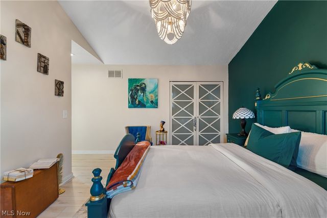 20520 Detroit Road, Rocky River, OH 44116