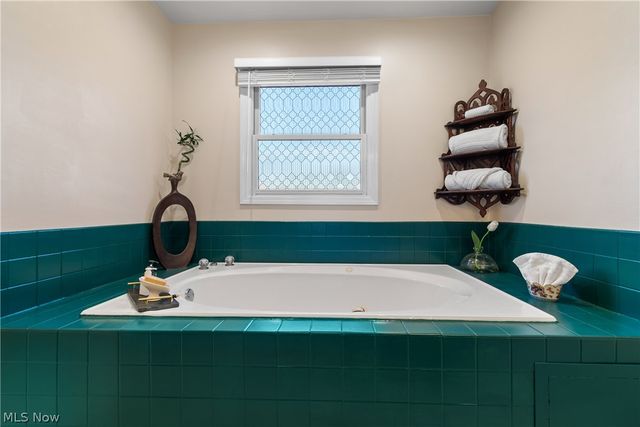 20520 Detroit Road, Rocky River, OH 44116