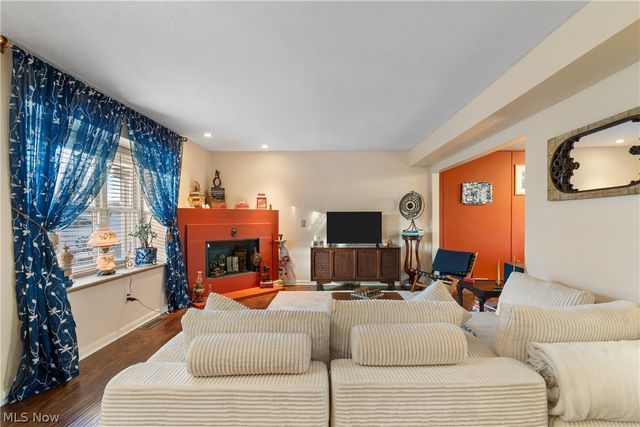 20520 Detroit Road, Rocky River, OH 44116