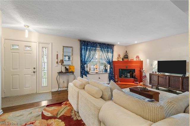 20520 Detroit Road, Rocky River, OH 44116