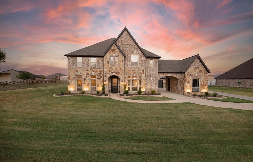 9411 Tay Lane, Justin, TX 76247 — exterior