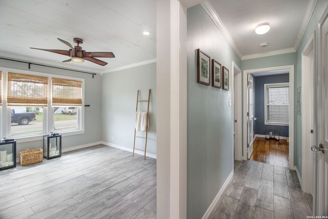 332 S CHILTIPIN ST, Sinton, TX 78387