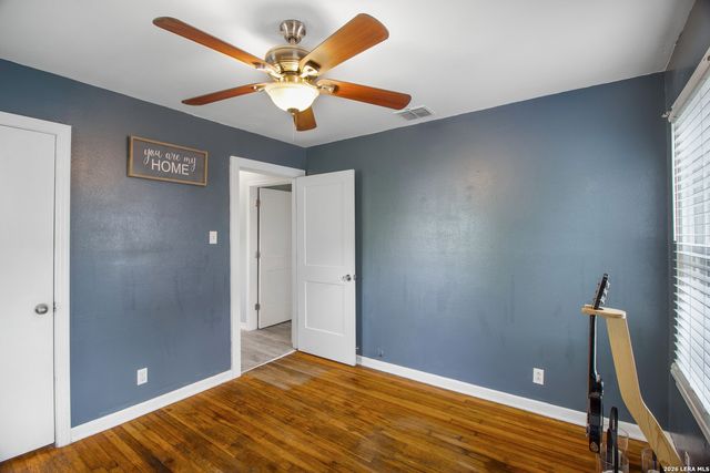 332 S CHILTIPIN ST, Sinton, TX 78387