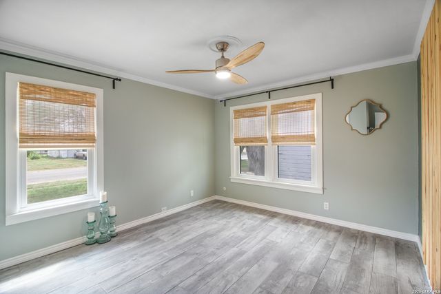 332 S CHILTIPIN ST, Sinton, TX 78387