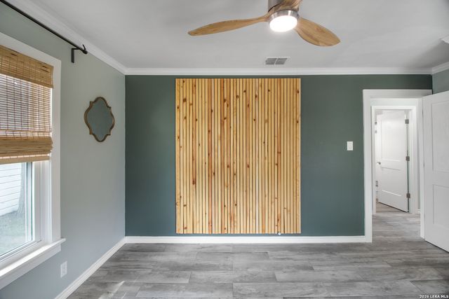 332 S CHILTIPIN ST, Sinton, TX 78387