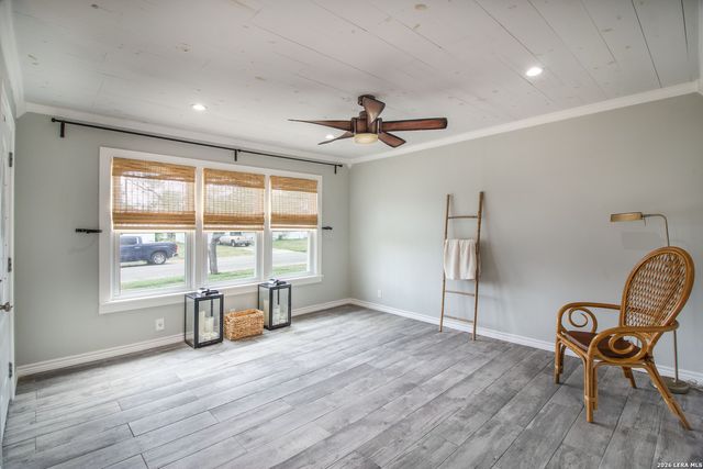 332 S CHILTIPIN ST, Sinton, TX 78387