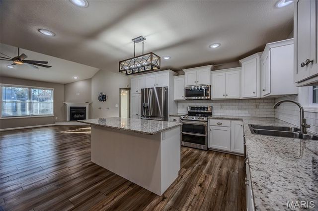 1520 Fairfield Drive, Lebanon, MO 65536