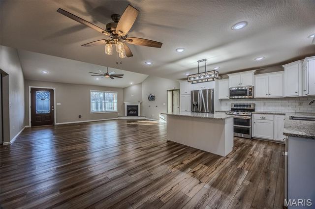 1520 Fairfield Drive, Lebanon, MO 65536