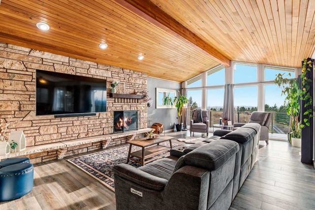 16740 E Foothills Rd, Spokane, WA 99217