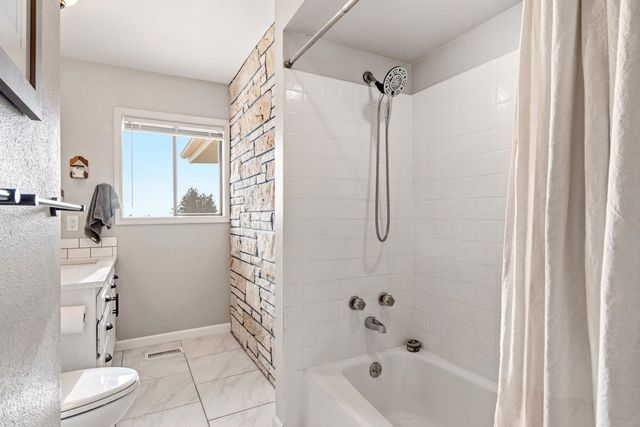 16740 E Foothills Rd, Spokane, WA 99217