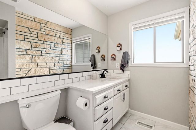 16740 E Foothills Rd, Spokane, WA 99217