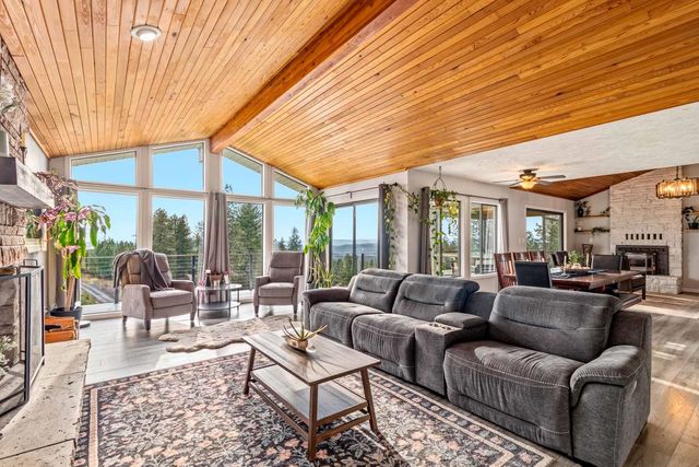 16740 E Foothills Rd, Spokane, WA 99217