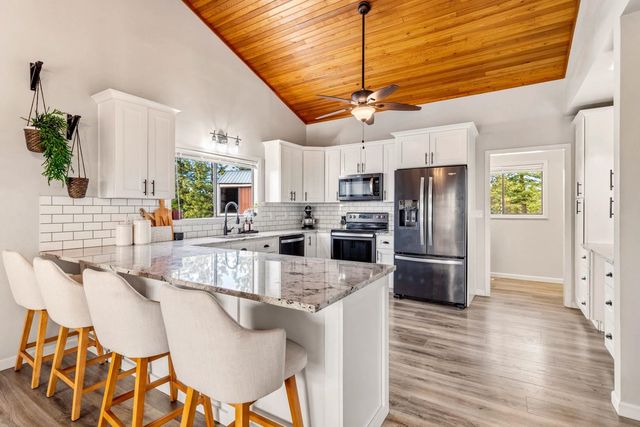 16740 E Foothills Rd, Spokane, WA 99217