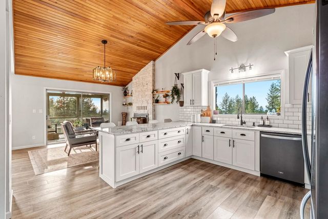 16740 E Foothills Rd, Spokane, WA 99217
