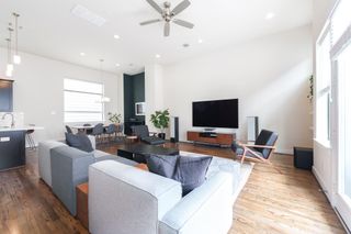 1048 W 15th 1/2 Street, Houston, TX 77008