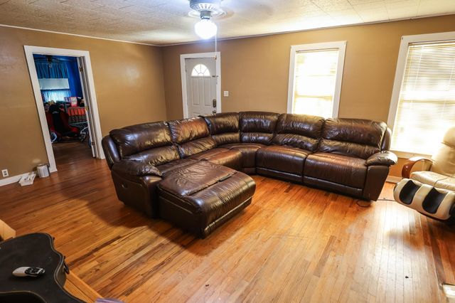 311 S CHESTNUT HALL, Hallsville, TX 75650