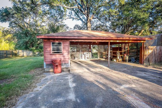 311 S CHESTNUT HALL, Hallsville, TX 75650