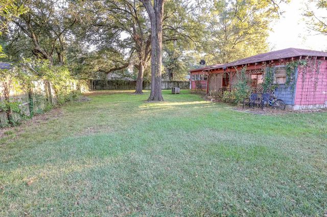 311 S CHESTNUT HALL, Hallsville, TX 75650