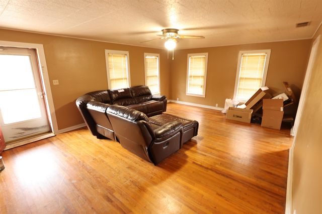 311 S CHESTNUT HALL, Hallsville, TX 75650