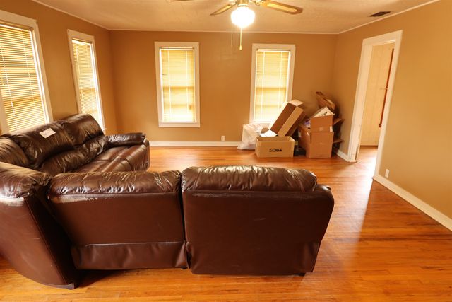 311 S CHESTNUT HALL, Hallsville, TX 75650