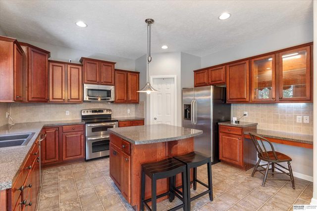 11910 N 161st Avenue, Bennington, NE 68007