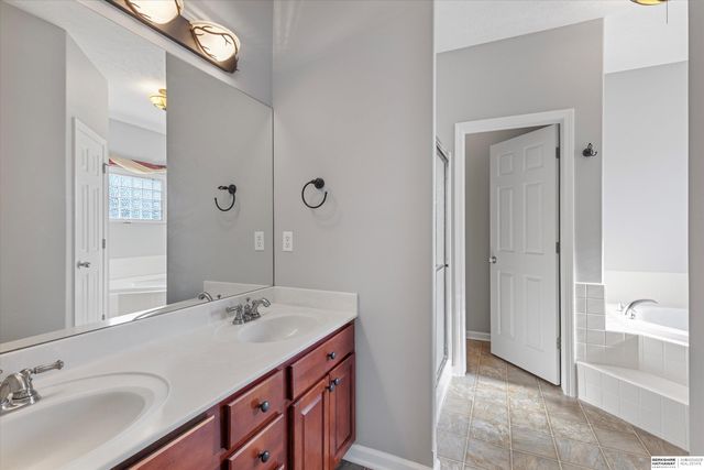 11910 N 161st Avenue, Bennington, NE 68007