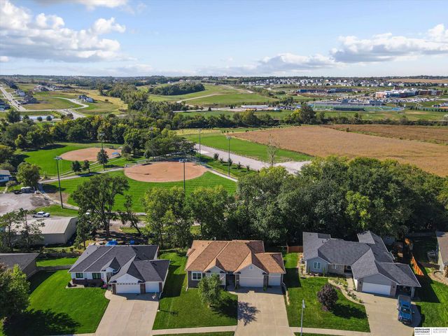 11910 N 161st Avenue, Bennington, NE 68007