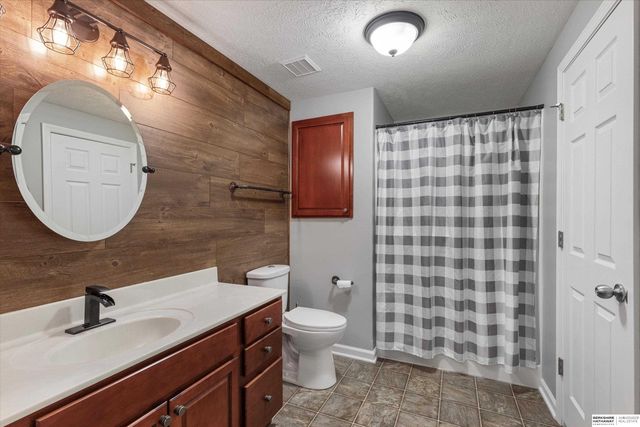 11910 N 161st Avenue, Bennington, NE 68007