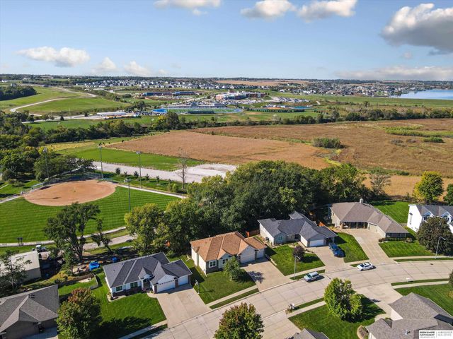 11910 N 161st Avenue, Bennington, NE 68007