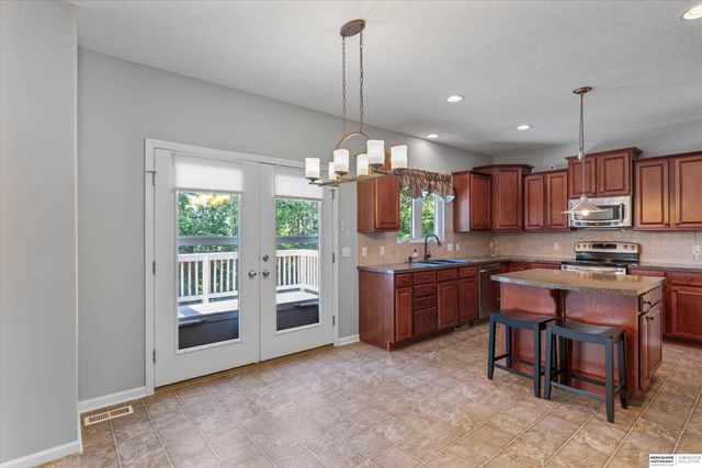 11910 N 161st Avenue, Bennington, NE 68007