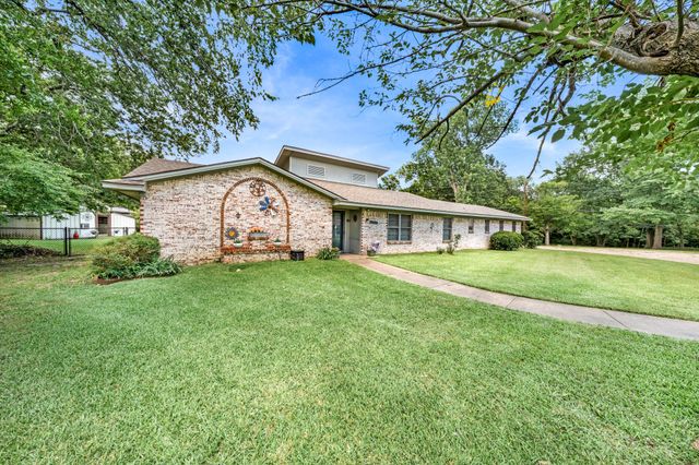2826 Birchwood Lane, Commerce, TX 75428
