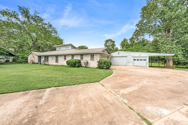 2826 Birchwood Lane, Commerce, TX 75428