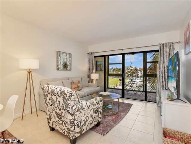 801 River Point DR 203, Naples, FL 34102