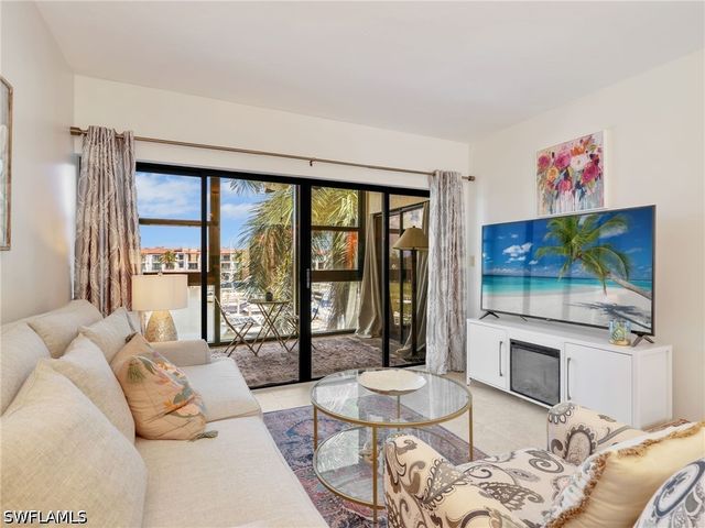 801 River Point DR 203, Naples, FL 34102