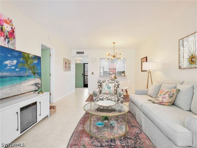 801 River Point DR 203, Naples, FL 34102