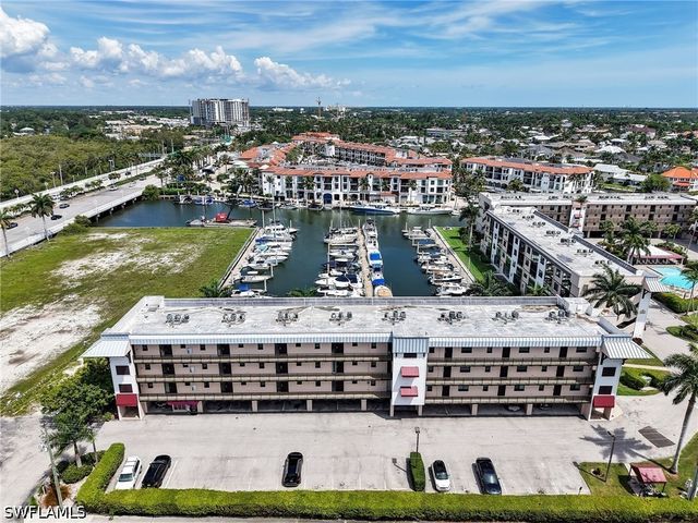 801 River Point DR 203, Naples, FL 34102