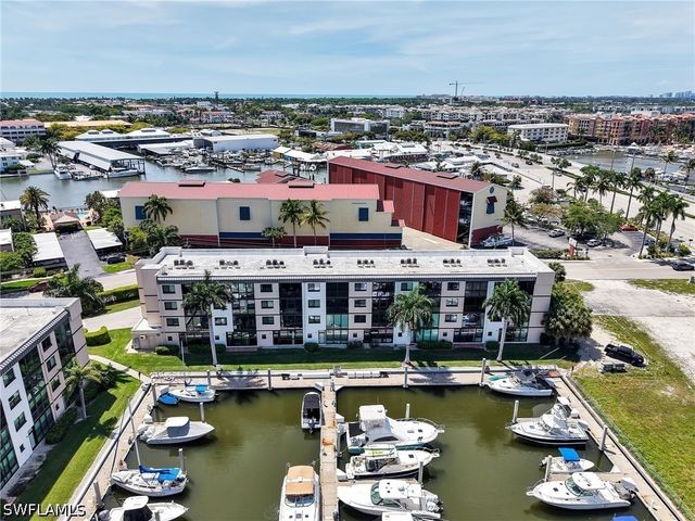 801 River Point DR 203, Naples, FL 34102