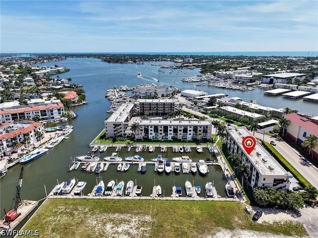 801 River Point DR 203, Naples, FL 34102