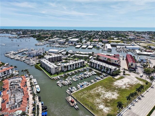 801 River Point DR 203, Naples, FL 34102