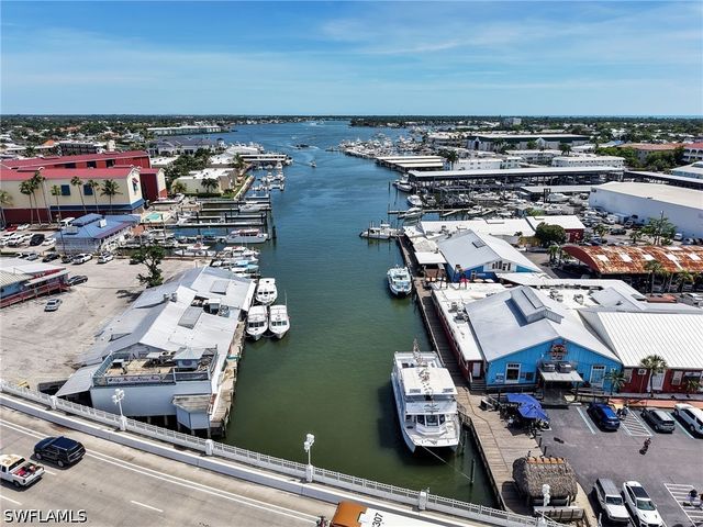 801 River Point DR 203, Naples, FL 34102