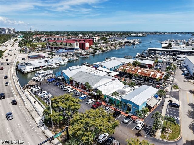 801 River Point DR 203, Naples, FL 34102