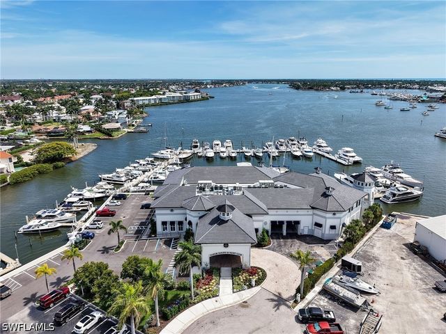 801 River Point DR 203, Naples, FL 34102