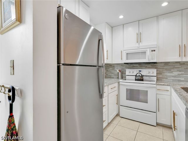 801 River Point DR 203, Naples, FL 34102