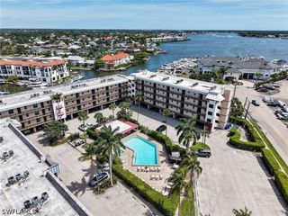 801 River Point DR 203, Naples, FL 34102