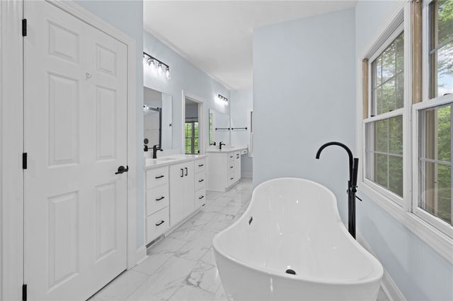 480 Pin Du Lac Drive, Central, SC 29630