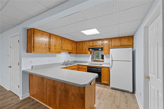 480 Pin Du Lac Drive, Central, SC 29630