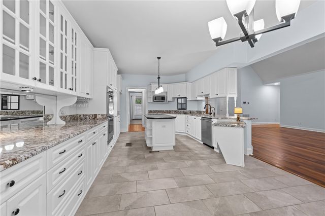 480 Pin Du Lac Drive, Central, SC 29630