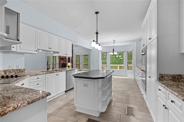 480 Pin Du Lac Drive, Central, SC 29630