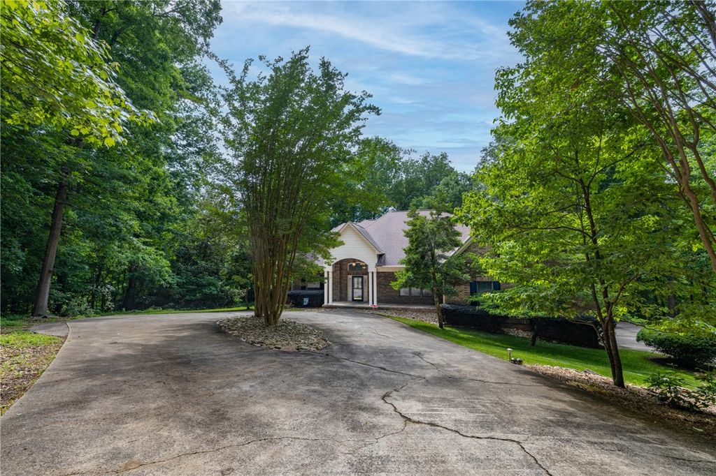 480 Pin Du Lac Drive, Central, SC 29630
