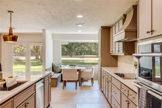 7017 Serrano Drive, Fort Worth, TX 76126